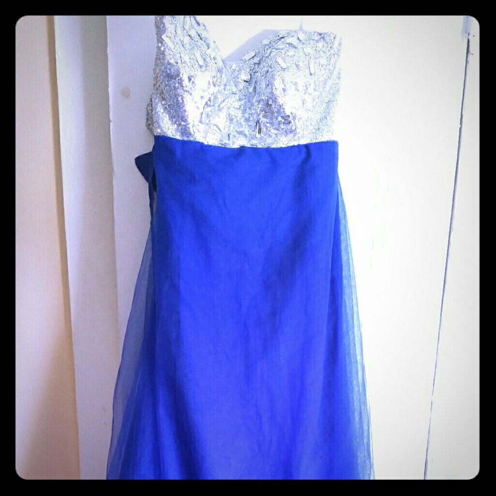 Gorgeous floor-length royal blue gown